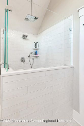 61 Winding Way, Little Silver NJ 07739-1720 exterior