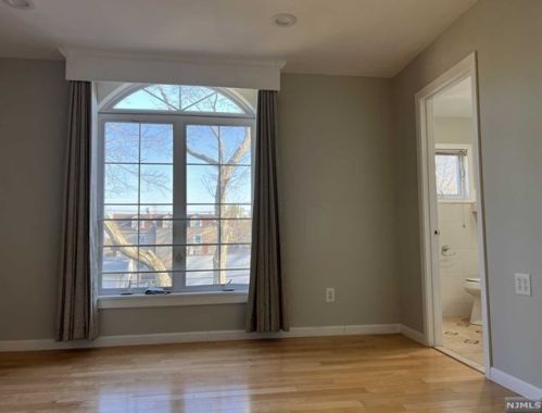 4 Mahan St, Tenafly NJ  07670-1822 exterior