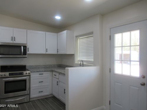 1845 Chipman Rd, Phoenix AZ  85040-2473 exterior