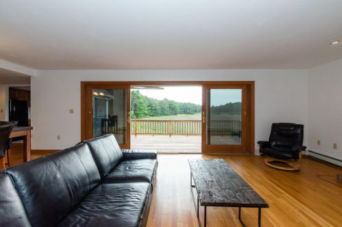 155 Great Nck Rd, Wareham MA 02571-2426 exterior