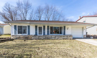 109 Oakwood Dr, Lemont, IL 60440-2828