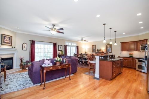 62 Mark Dr, Agawam MA exterior