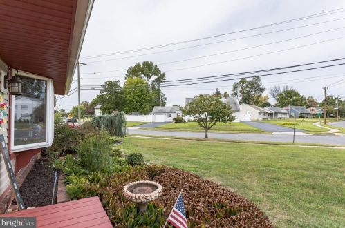 100 Holly Dr, West Deptford NJ 08096-3320 exterior