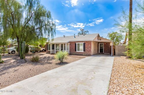 1351 Clarendon Ave, Phoenix AZ 85033-4118 exterior