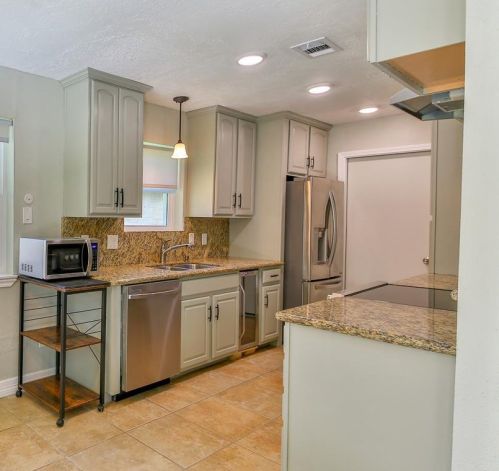 1104 Heron Dr, Taylor Lake Village TX  77586-2516 exterior