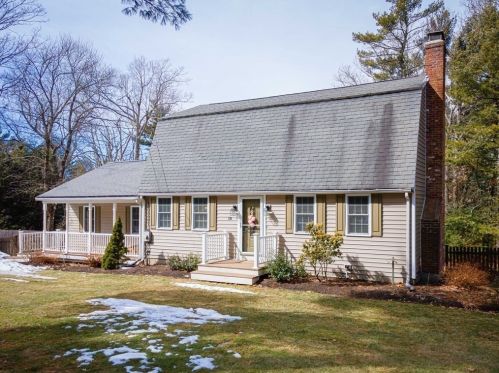 58 Everett St, Norfolk, MA 02056-1651