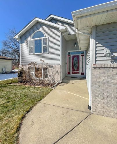 3824 Kingsway Dr, Crown Point, IN 46307-8982