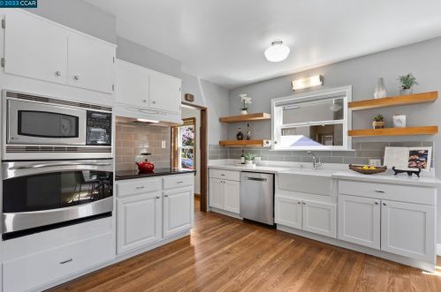 611 Oakes Blvd, San Leandro CA  94577-3035 exterior