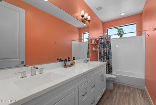 3128 Cheryl Dr, Phoenix AZ 85028-2329 exterior