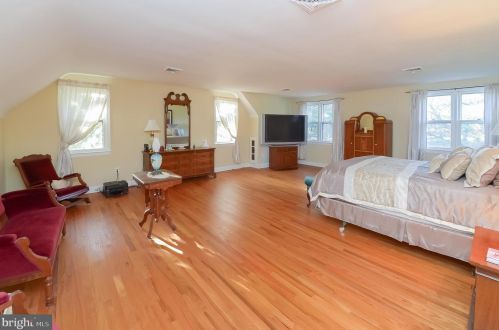 645 Kings Hwy, West Deptford NJ 08096-3129 exterior