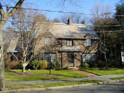 71 Fairlee Rd, Newton, MA 02468-2025