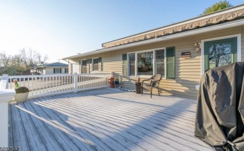 75 Dawn Rd, Milford NJ 08848-1112 exterior