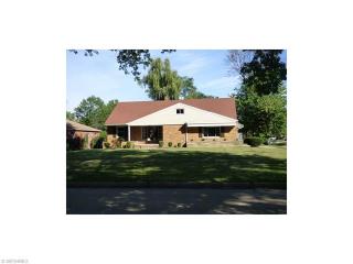 5737 Alberta Dr, Cleveland, OH 44124-3908