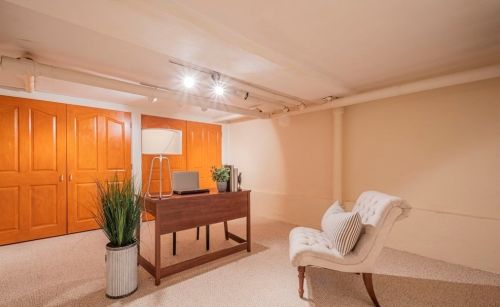 544 Quinobequin Rd, Newton MA 02468-2129 exterior