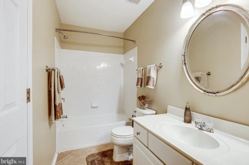 5424 Wooded Way, Columbia MD 21044-5722 exterior