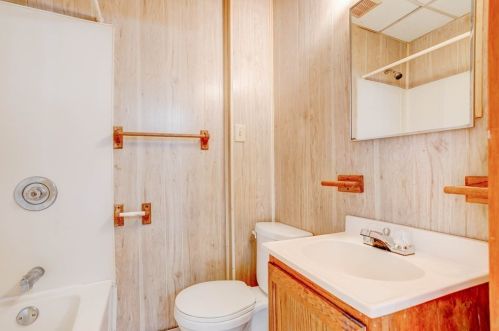 282 Sprague St, Fall River MA 02724-2719 exterior