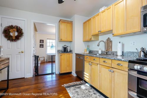 900 Roseld Ave, Tinton Falls NJ  07712-4154 exterior