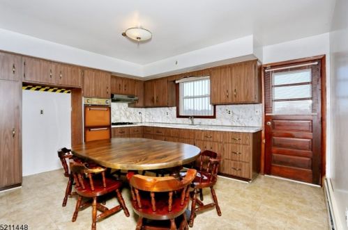 11 Van Rensselear St, Belleville NJ 07109-2911 exterior