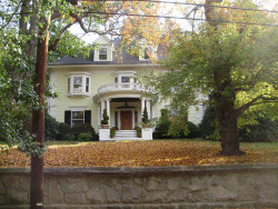 212 Chestnut St, Newton, MA 02465-2929