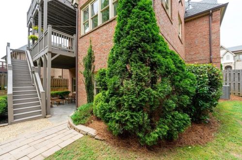 1789 Buckhead Vly Ln, Atlanta GA 30324-2795 exterior