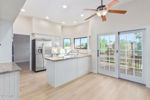 3835 Ahwatukee Dr, Phoenix AZ 85044-2033 exterior