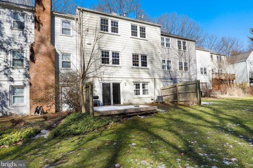 9005 Queen Maria Ct, Columbia MD 21045-2405 exterior