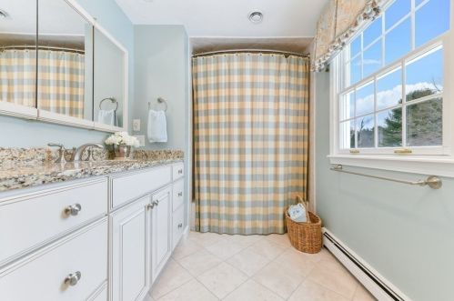 8 Captain Thomson Ln, Hingham MA 02043-3459 exterior