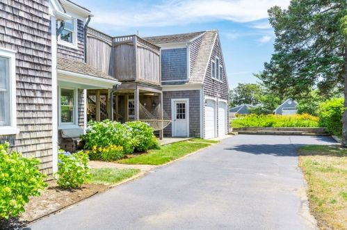 90 Seaview St, Chatham, MA 02633-2332