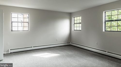 1476 Crown Pt Rd, West Deptford NJ 08093-1712 exterior