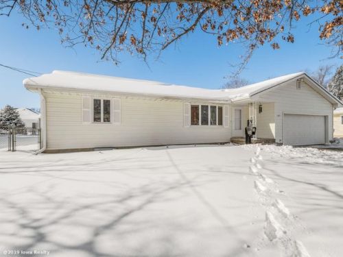 614 10th St, Adel, IA 50003-2019