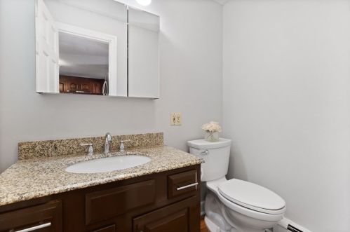 34 Rose St, Milton MA 02186-4616 exterior