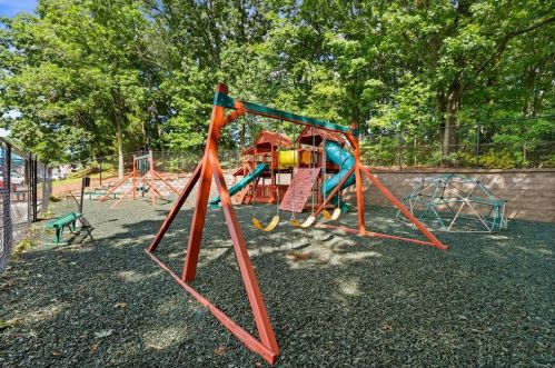 30 Shrewsbury Green Dr, Shrewsbury MA  01545-3673 exterior