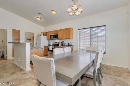 2810 Atlanta Ave, Phoenix AZ  85040-2710 exterior