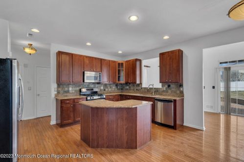 111 Picadilly Dr, Jackson Twp NJ  08527-1290 exterior