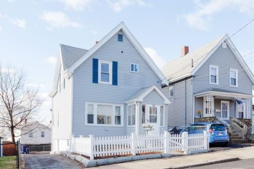 38 Pleasant Vw Ave, Everett MA  02149-3818 exterior