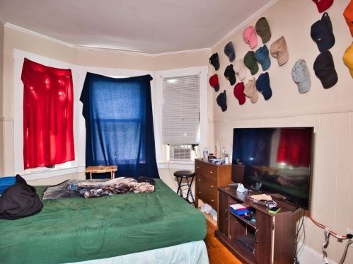 74 Clark St, New Bedford MA 02740-7021 exterior