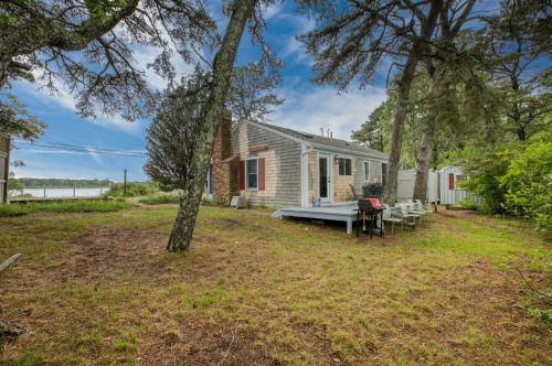 280 Great Pond Rd, Eastham MA  02642-2402 exterior