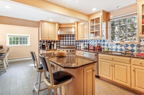 99 Hancock St, Newton MA 02466-2218 exterior