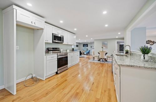 39 Sunset Dr, Seekonk MA 02771-4511 exterior