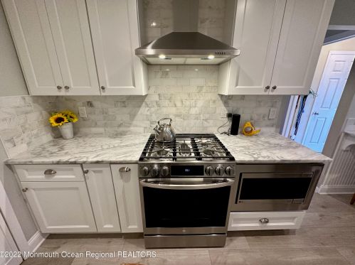 31 Ann Ct, Tinton Falls NJ  07724-3000 exterior