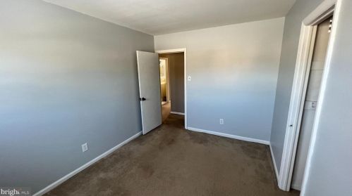 102 Military Dr, West Deptford NJ 08063-1506 exterior