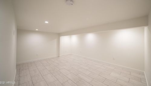 70 Edgemont Ave, Phoenix AZ 85035-2212 exterior