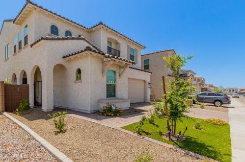 3519 Crest Ln, Phoenix, AZ 85050-8335