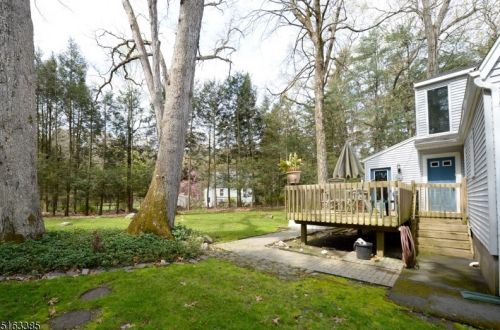 77 Dale Rd, Skyline Lakes, NJ 07456-1002