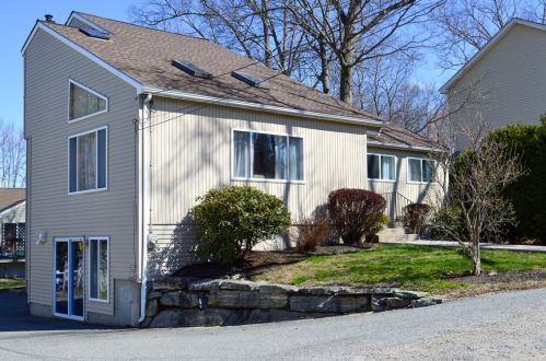 9 Simone St, Worcester, MA 01604-2409