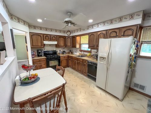 44 Citadel Dr, Jackson Twp NJ 08527-1843 exterior