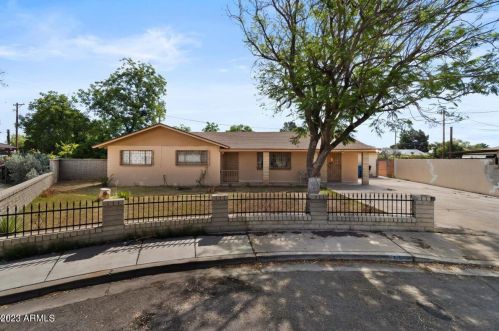 225 Hall Cir, Mesa, AZ 85204-1326