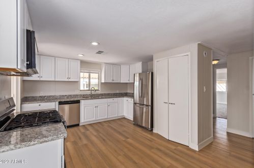 424 Charleston Ave, Phoenix AZ  85022-1529 exterior