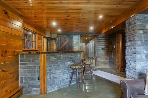 550 Hart St, Dighton MA  02715-1407 exterior