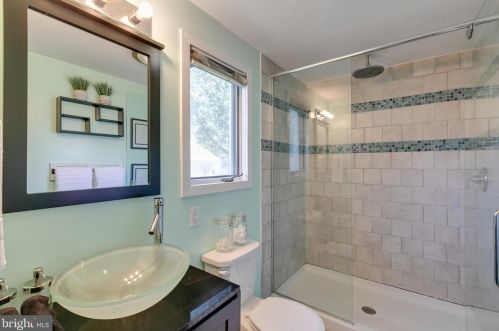 301 Lincoln Ave, West Deptford NJ  08066-1132 exterior